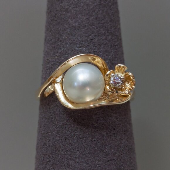 Vintage Jewelry - 14K Gold Pearl Ring with Diamond Flower Accent